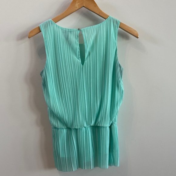 π Dynamite Pleated Mint Green Top - Size Small - Picture 3 of 5